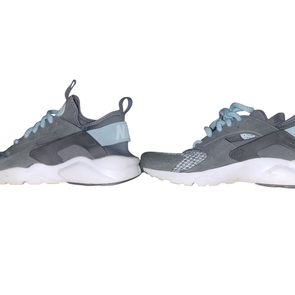 Nike Gray and Blue Sneakers - Picture 5 of 5